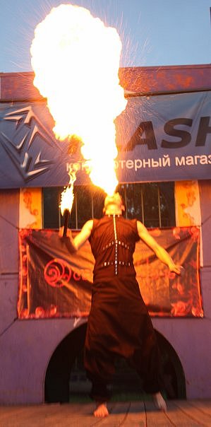 Выступления по фаер шоу Театра огня "Адреналин".